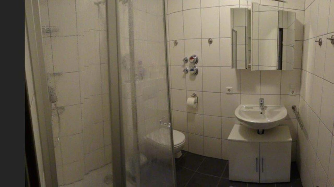Schoene Einfache Ferienwohnung Mitten In Olsztyn Bagian luar foto