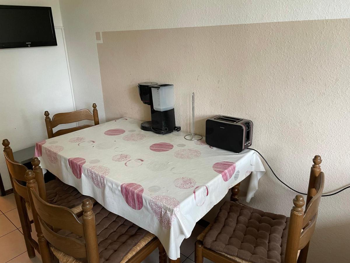 Schoene Einfache Ferienwohnung Mitten In Olsztyn Bagian luar foto